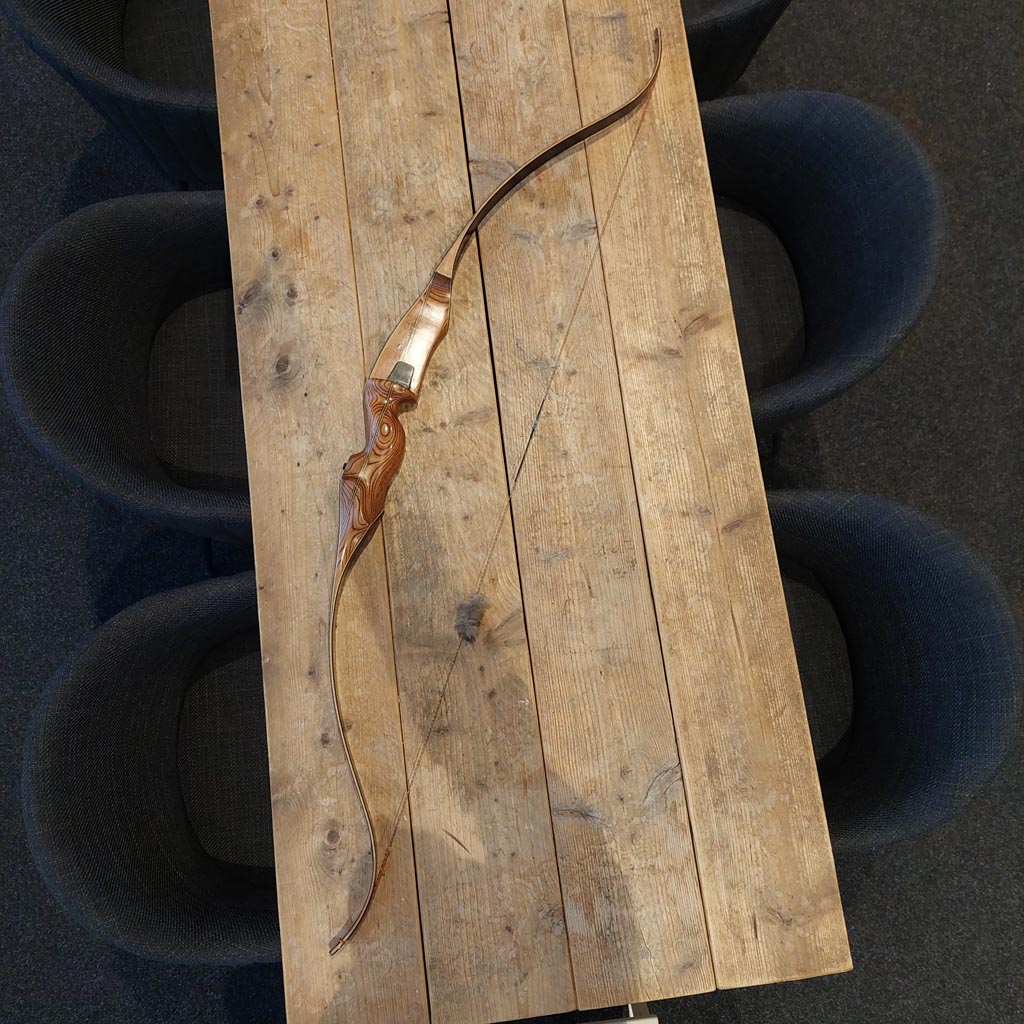 bogen, houten boog, archery bow, lange boog, kunststof vedering